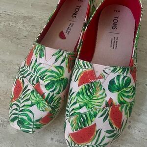 Toms slip on flats